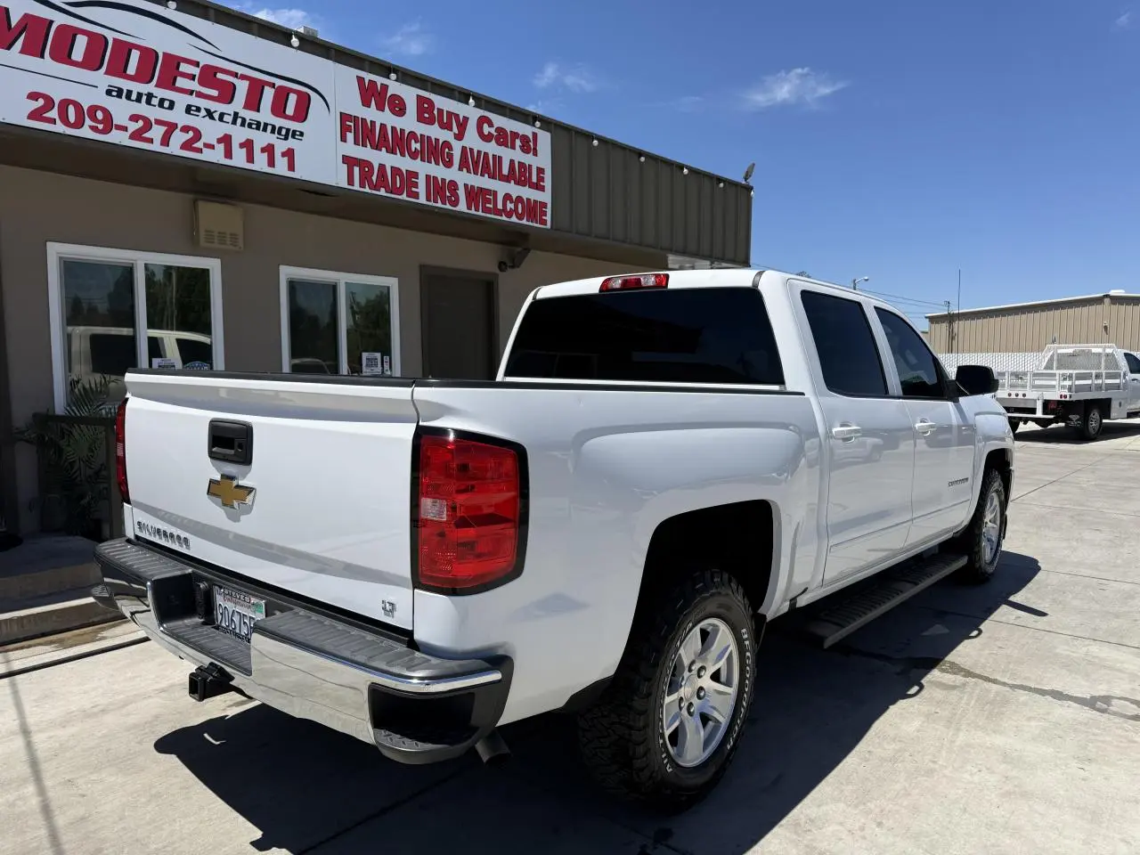 2018 Chevrolet Silverado 1500 LT Crew Cab Short Box photo 3