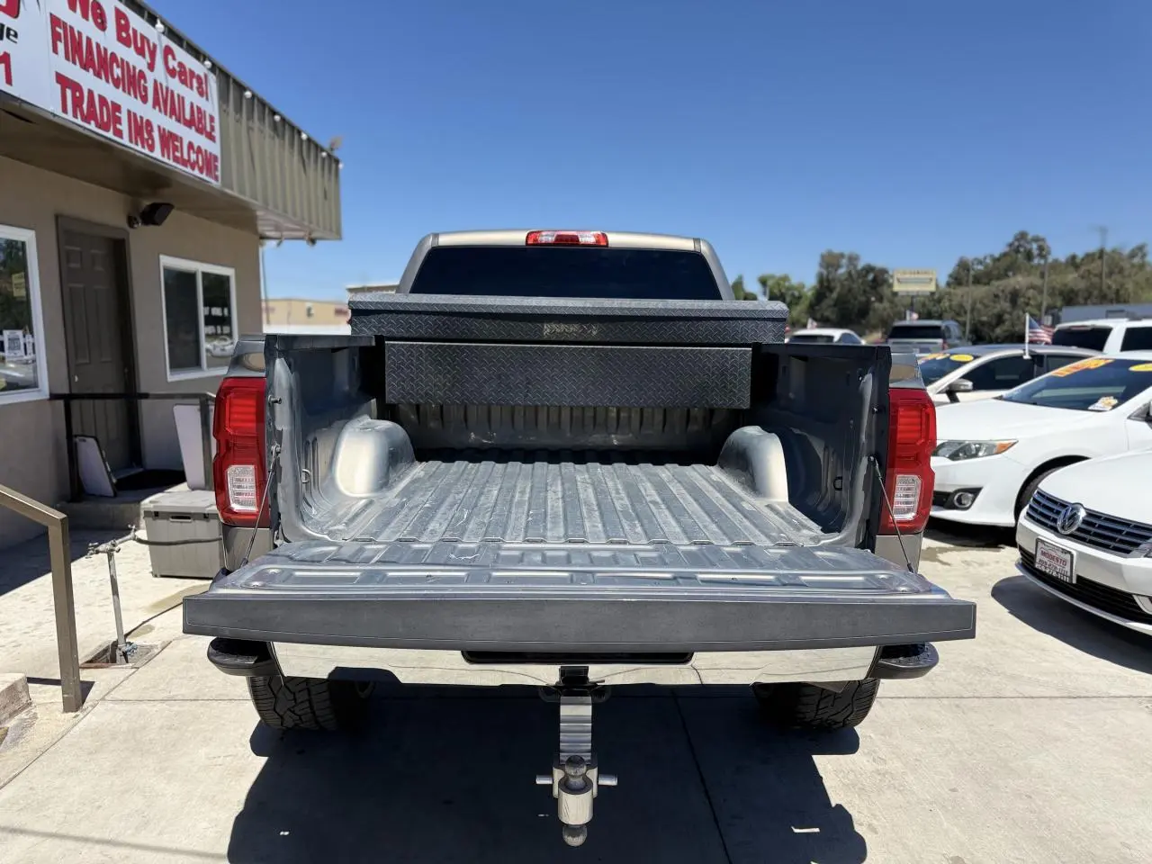 2017 Chevrolet Silverado 1500 LT Crew Cab Short Box photo 5