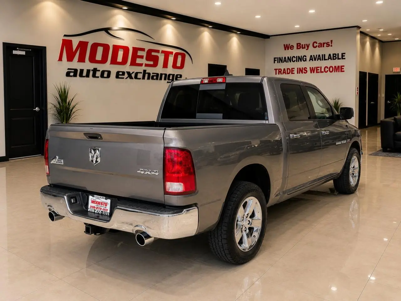 2012 RAM 1500 SLT 4WD Crew Cab photo 3