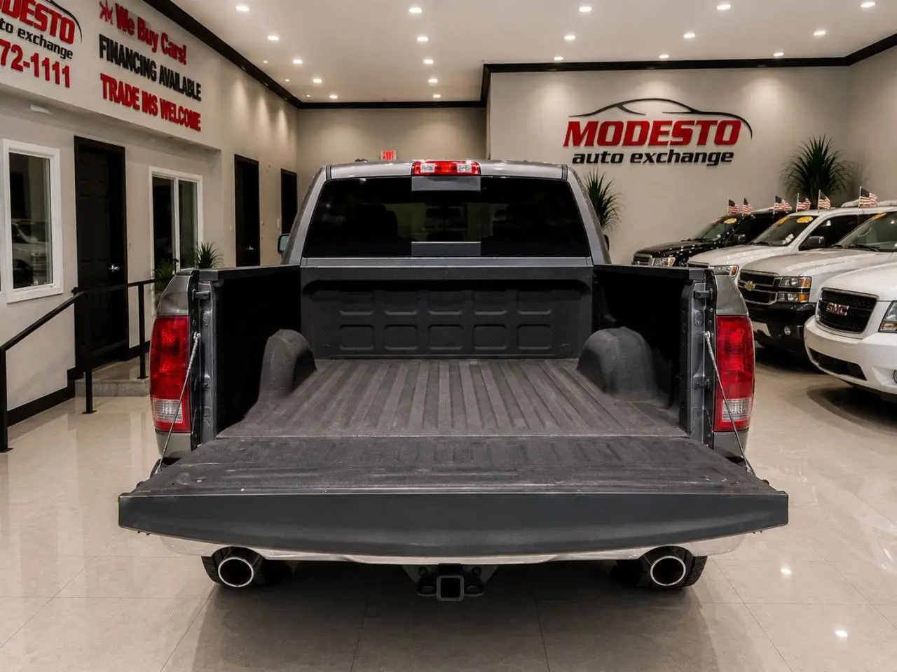 2012 RAM 1500 SLT 4WD Crew Cab photo 5