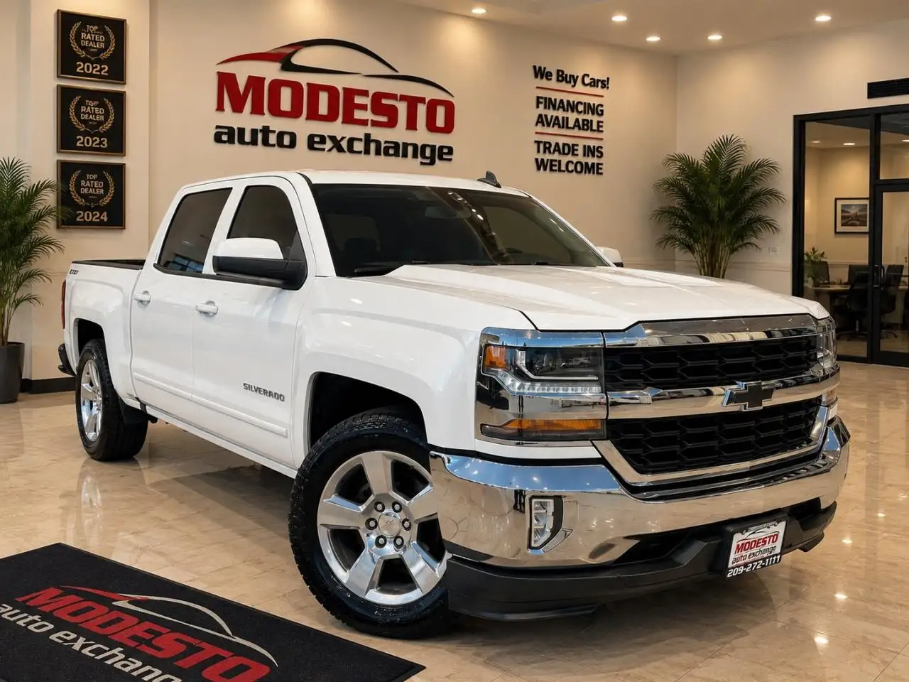 2017 Chevrolet Silverado 1500 LT Crew Cab Short Box photo 1