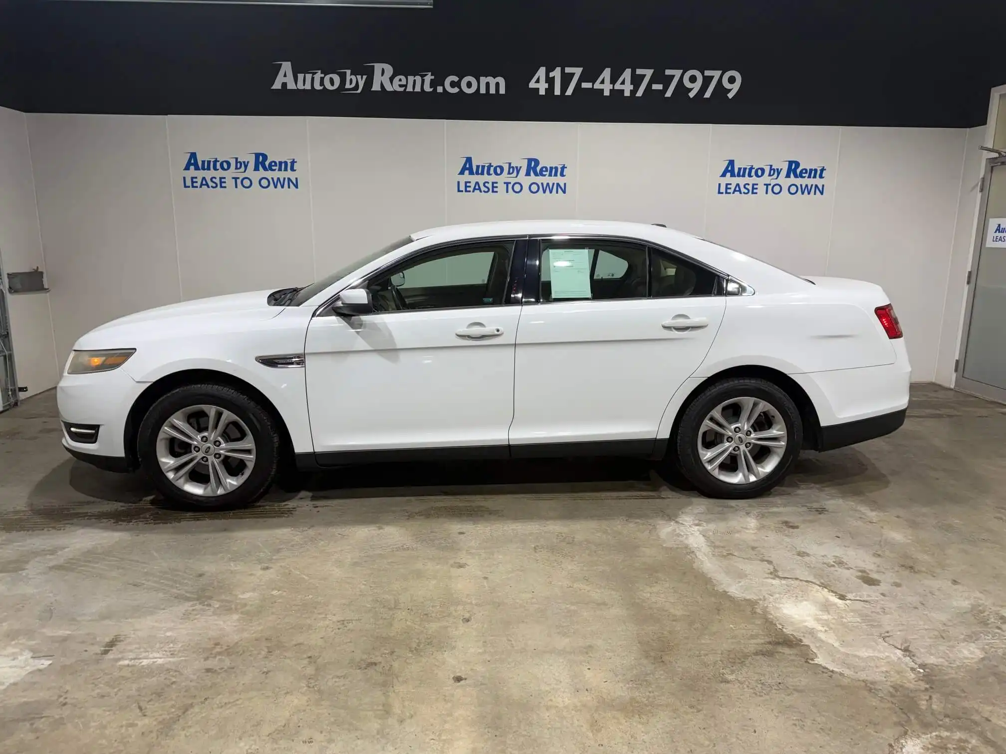 2015 Ford Taurus SEL FWD's photo