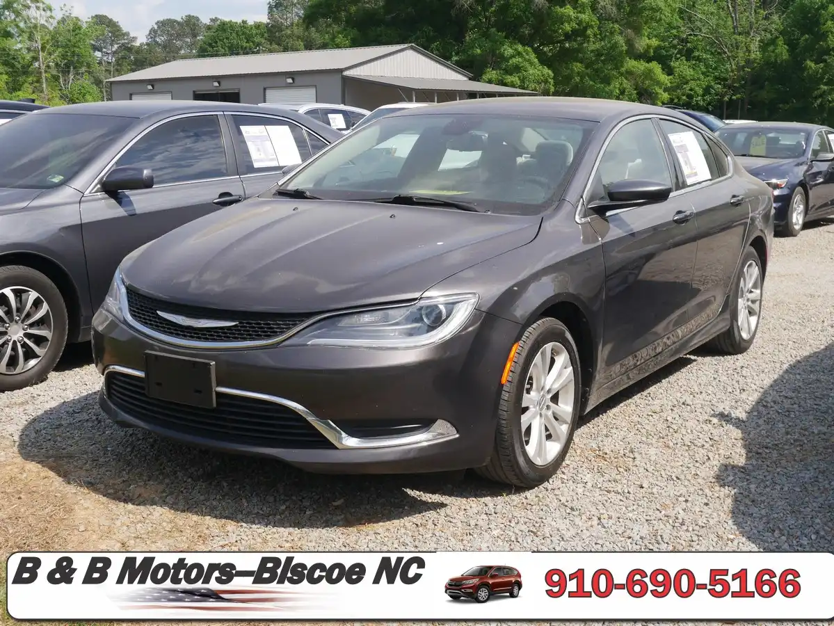 2016 Chrysler 200 Limited's photo