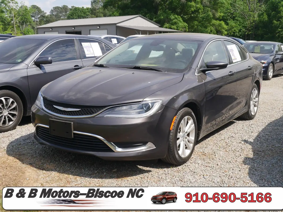 2016 Chrysler 200 Limited photo 1