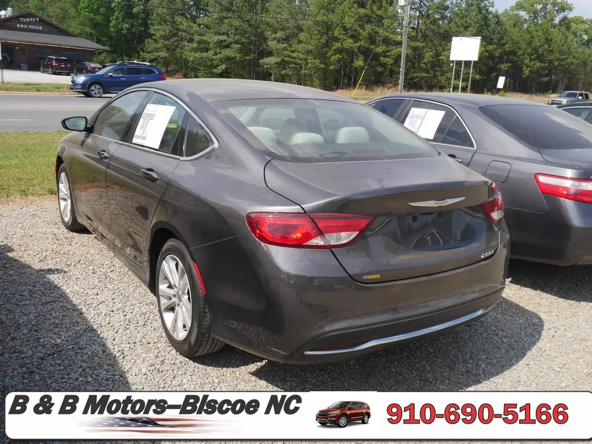 2016 Chrysler 200 Limited photo 4