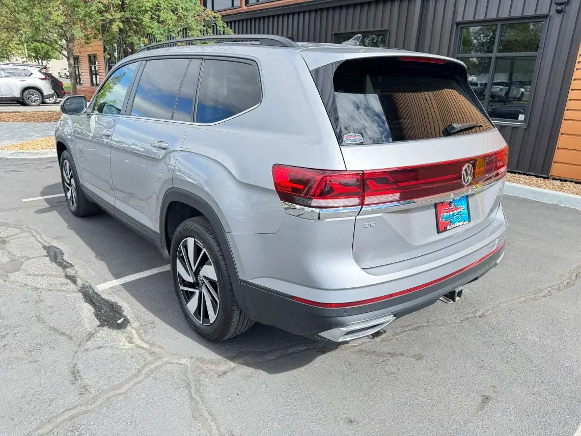 2025 Volkswagen Atlas 2.0T SE w/Tech 4MOTION photo 3