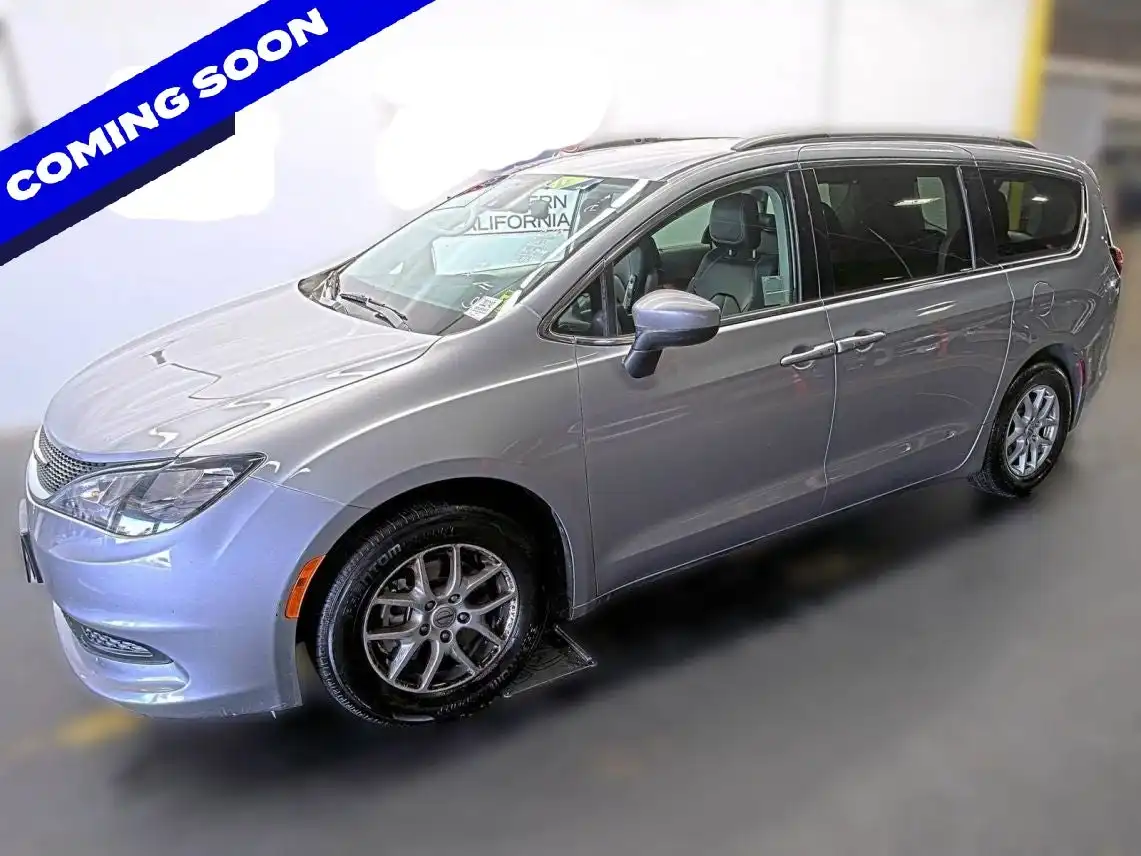 2021 Chrysler Voyager LXI's photo