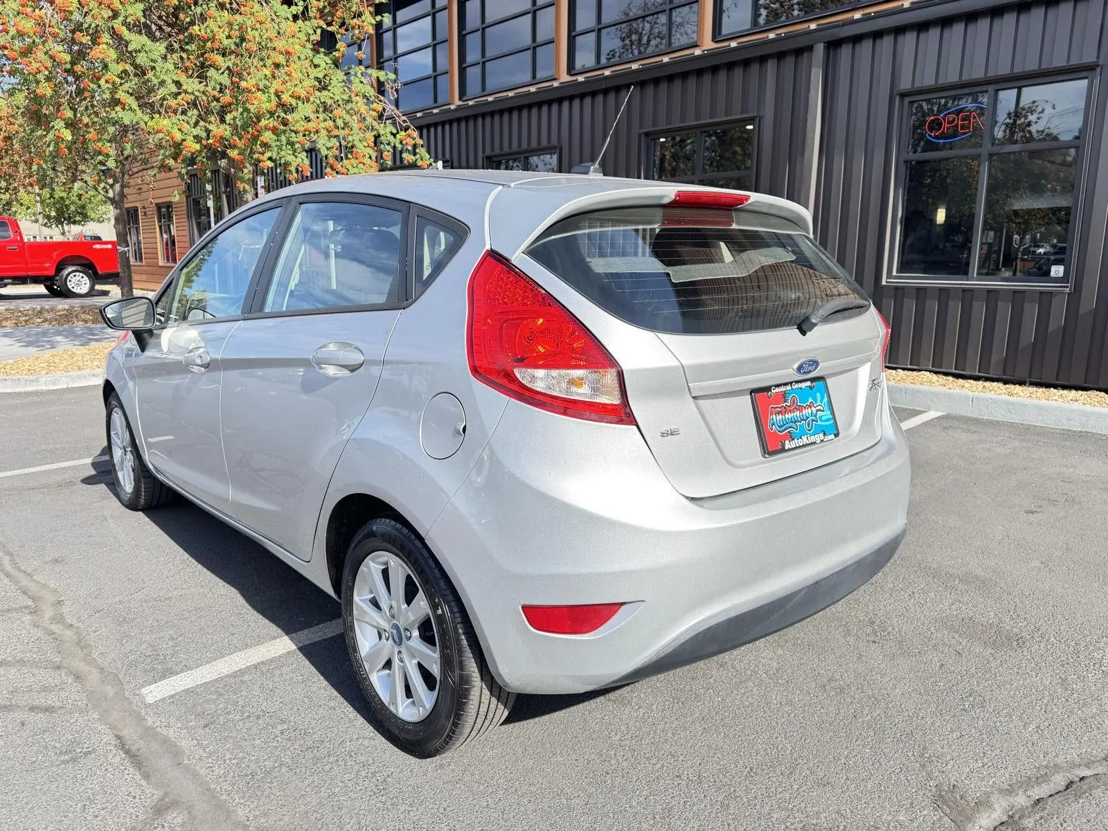 2012 Ford Fiesta SE Hatchback photo 3