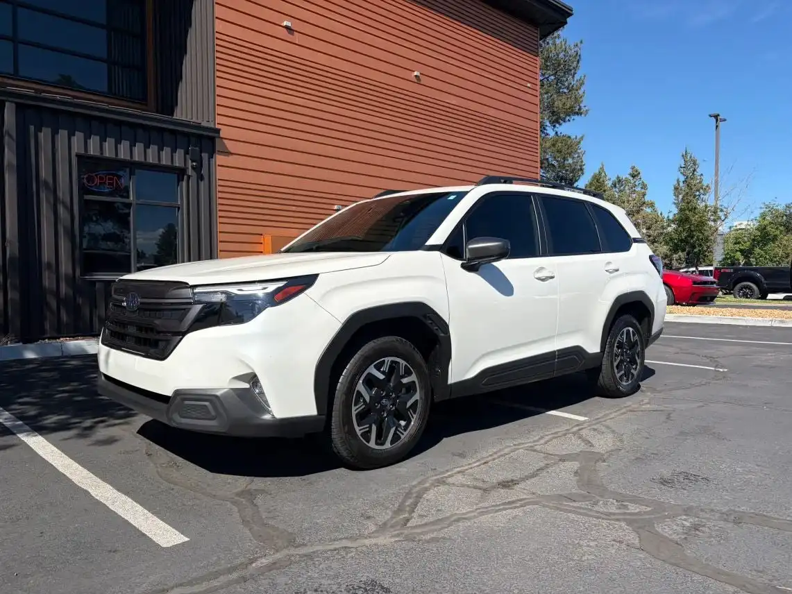 2025 Subaru Forester Premium's photo