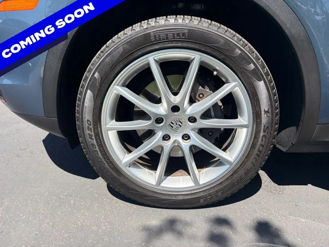 2019 Porsche Cayenne Base photo 3
