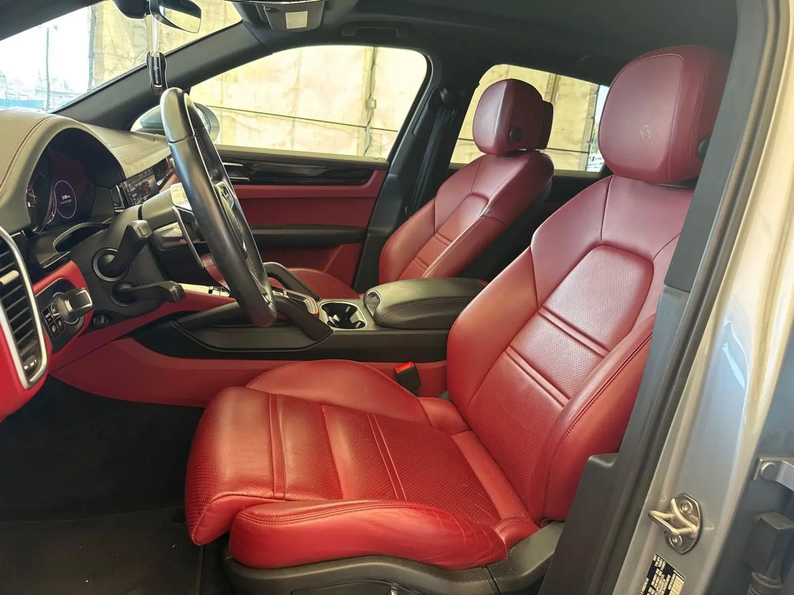 2021 Porsche Cayenne S photo 3