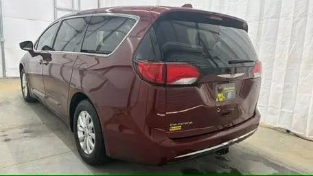 2018 Chrysler Pacifica Touring Plus photo 4