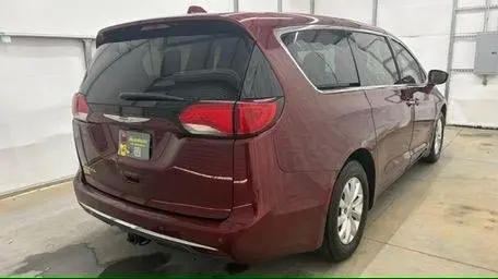 2018 Chrysler Pacifica Touring Plus photo 5