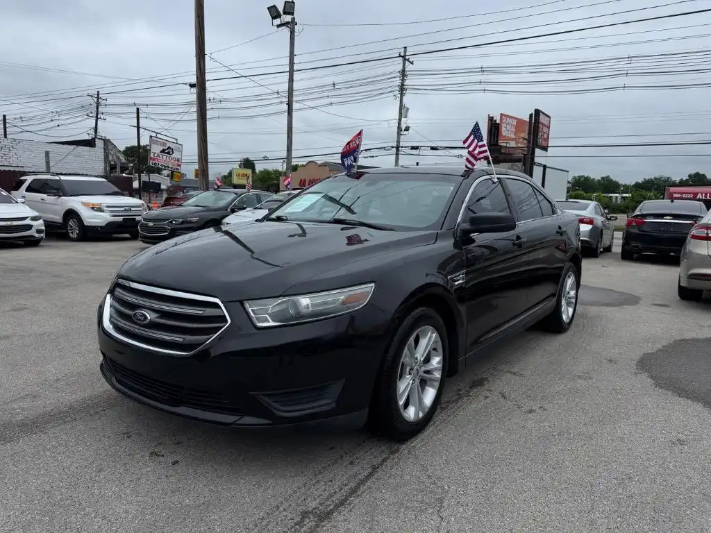 2015 Ford Taurus SE FWD's photo