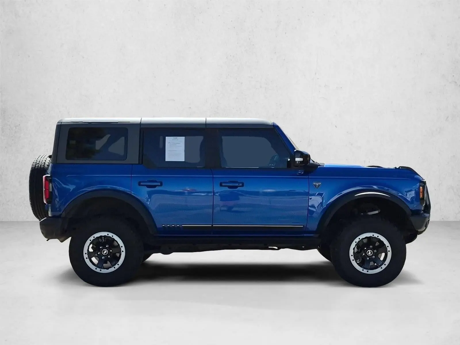 2021 Ford Bronco First Edition 4WD Advanced photo 4