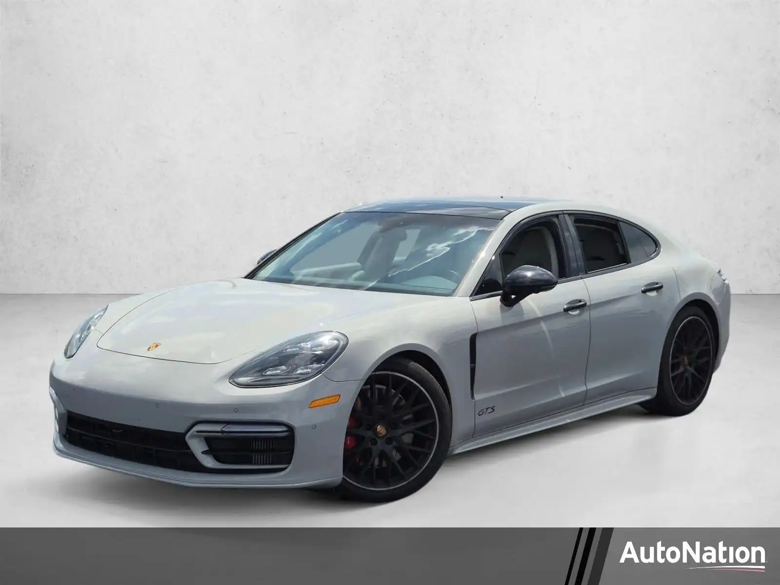 2021 Porsche Panamera GTS's photo