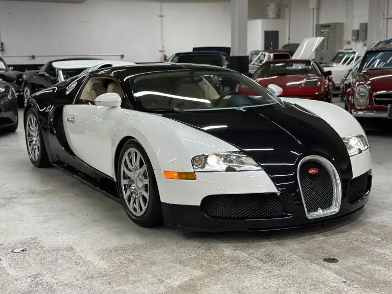 2008 Bugatti Veyron's photo