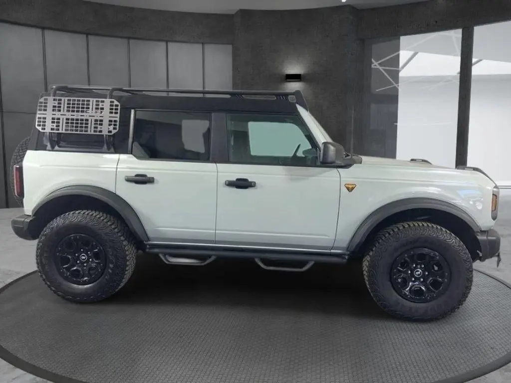 2023 Ford Bronco Badlands 4x4 photo 3