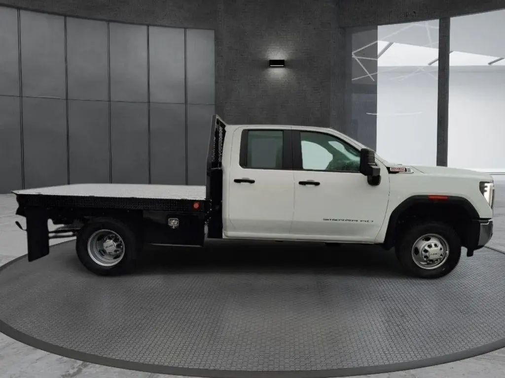 2024 GMC Sierra 4WD Double Cab Long Box DRW Pro photo 4