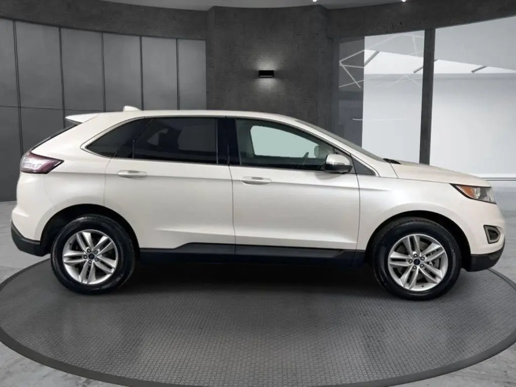2017 Ford Edge SEL AWD photo 4