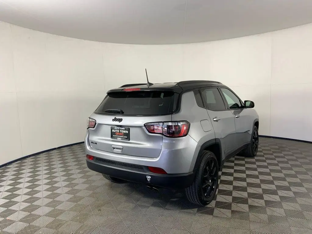 2022 Jeep Compass Altitude 4X4 photo 3