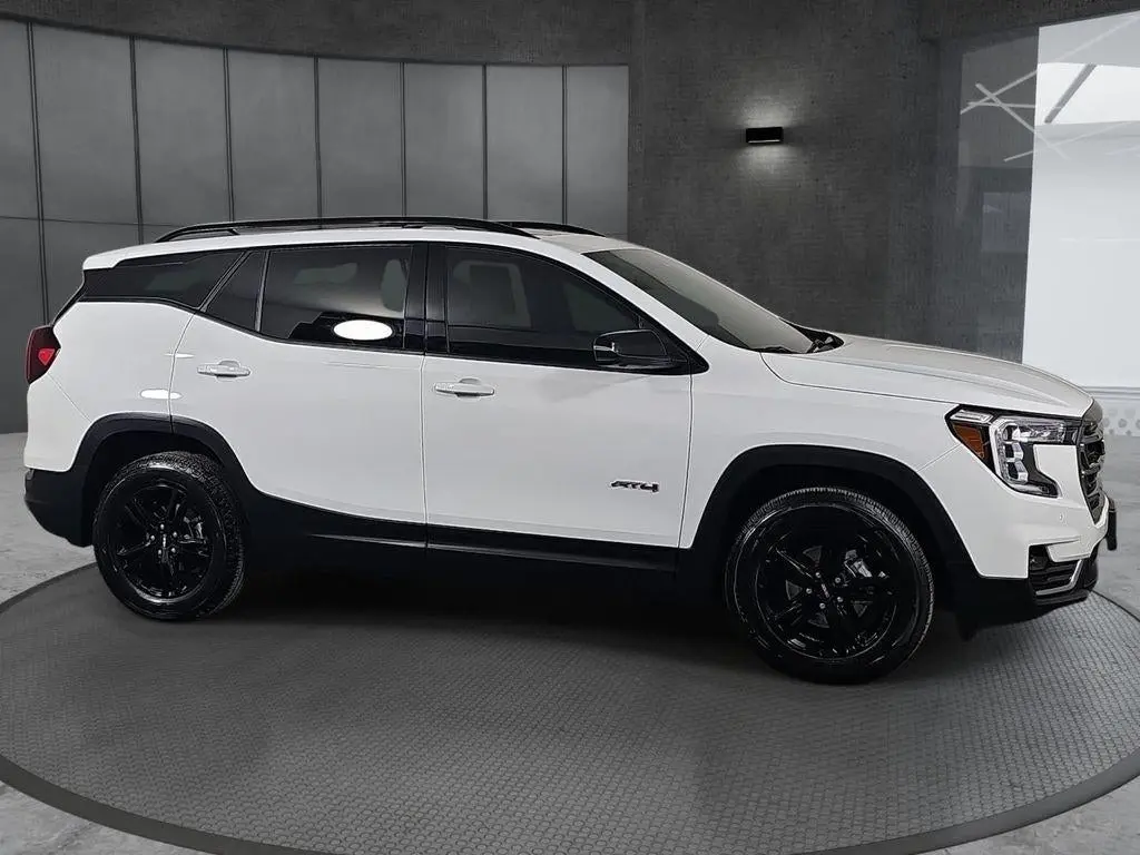 2023 GMC Terrain AT4 AWD photo 4