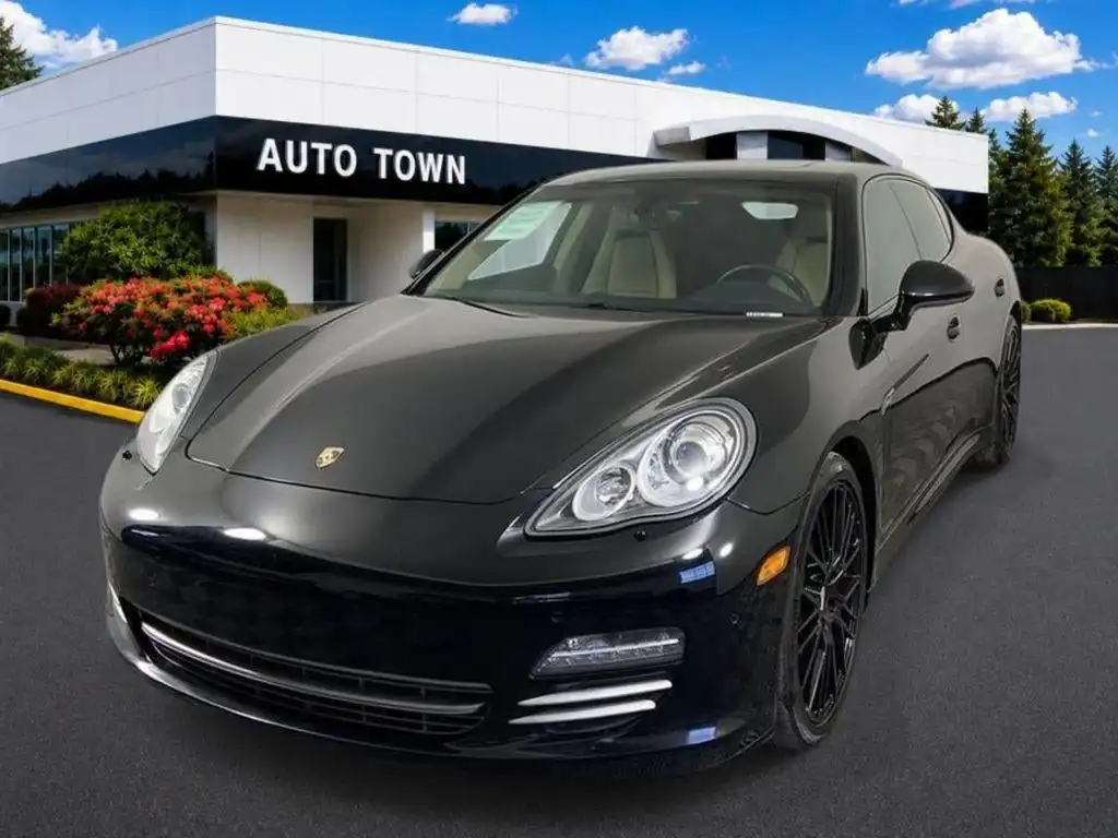 2013 Porsche Panamera Platinum Edition's photo