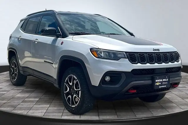 2025 Jeep Compass Trailhawk 4X4 photo 3