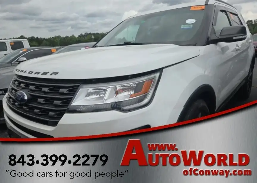 2017 Ford Explorer XLT FWD photo 1