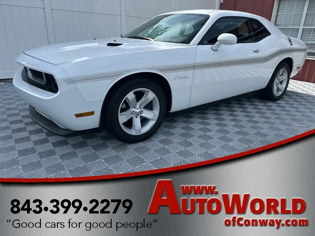 2012 Dodge Challenger SXT photo 1