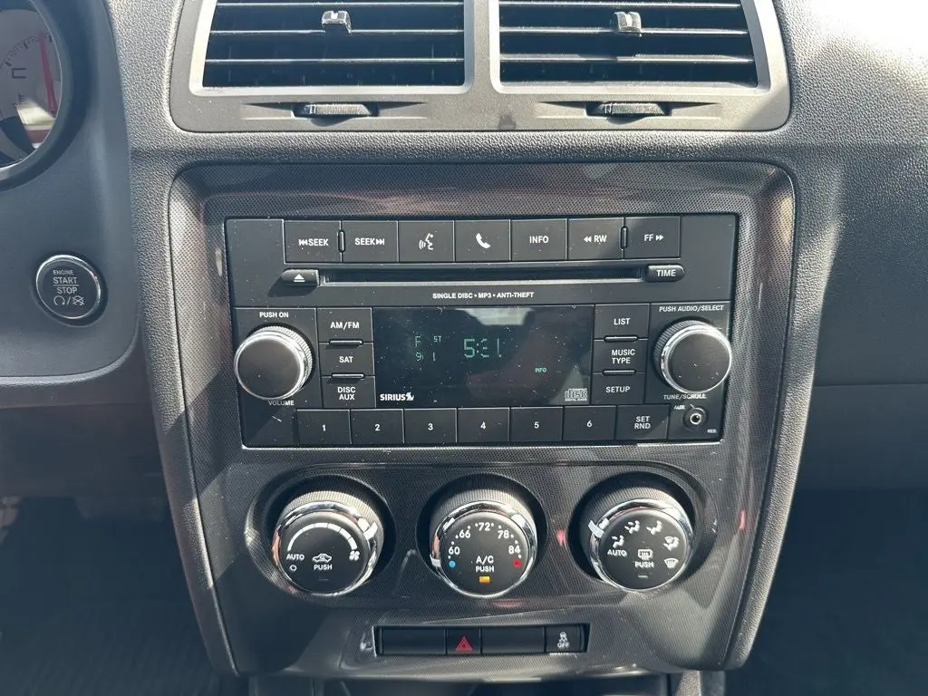 2012 Dodge Challenger SXT photo 5