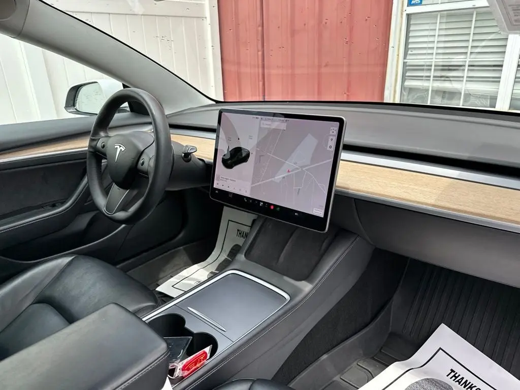 2021 Tesla Model 3 Standard Range Plus photo 5