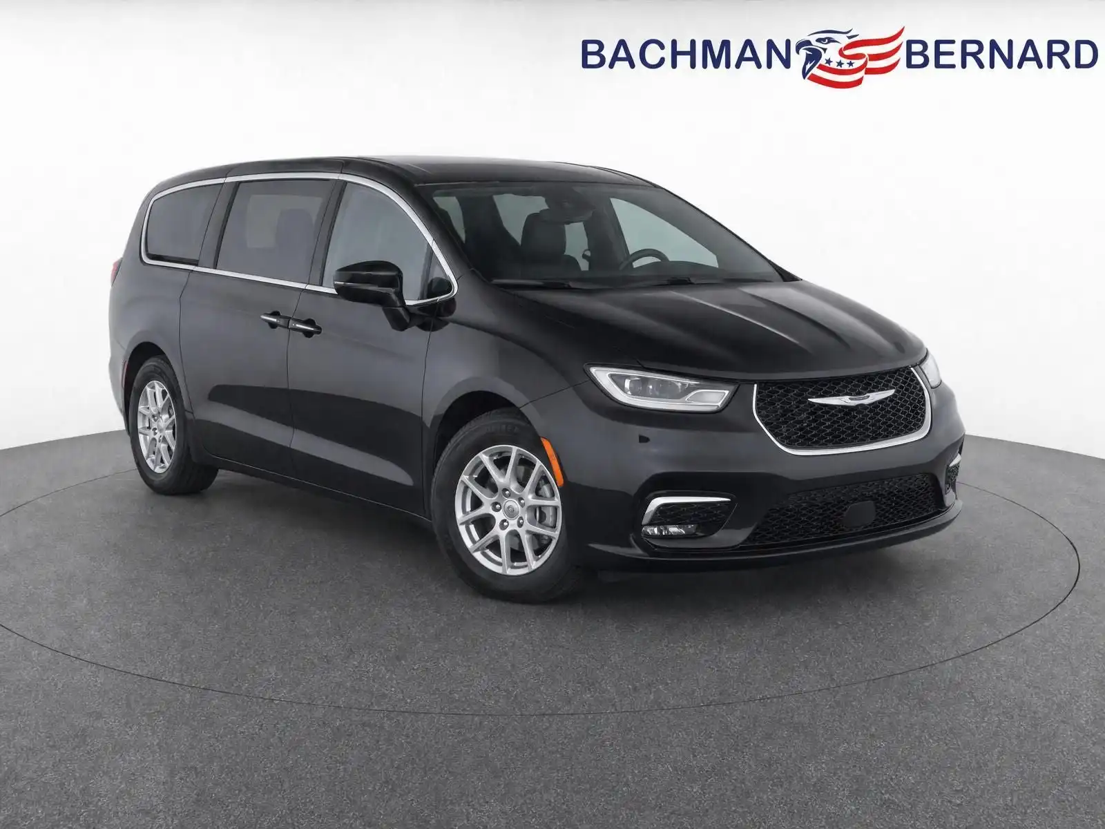 2023 Chrysler Pacifica Touring L's photo