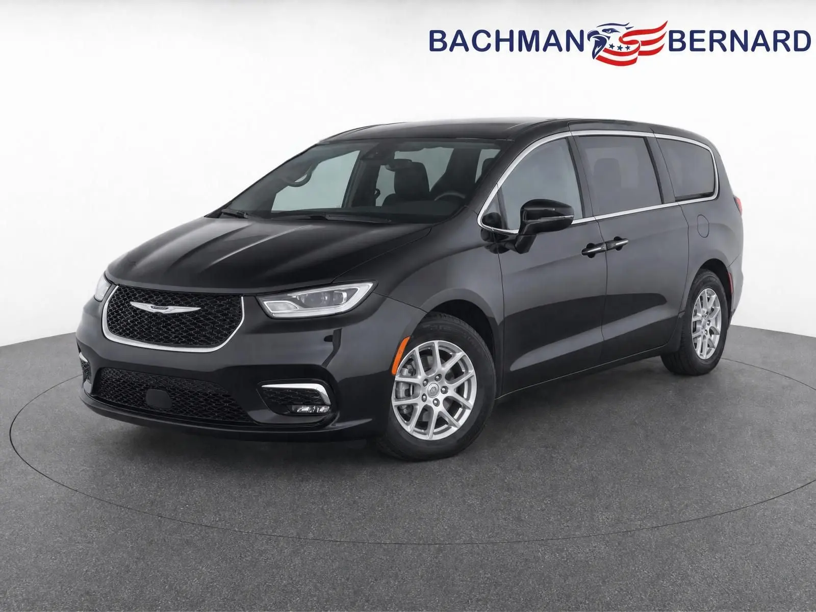 2023 Chrysler Pacifica Touring L photo 3