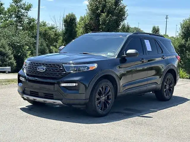 2023 Ford Explorer XLT 4WD's photo