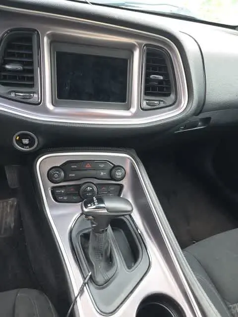 2019 Dodge Challenger SXT Auto photo 4