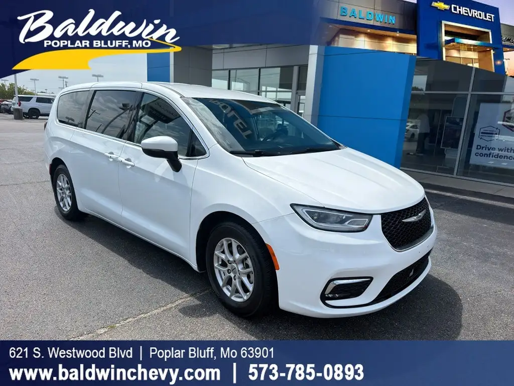 2023 Chrysler Pacifica Touring L photo 1