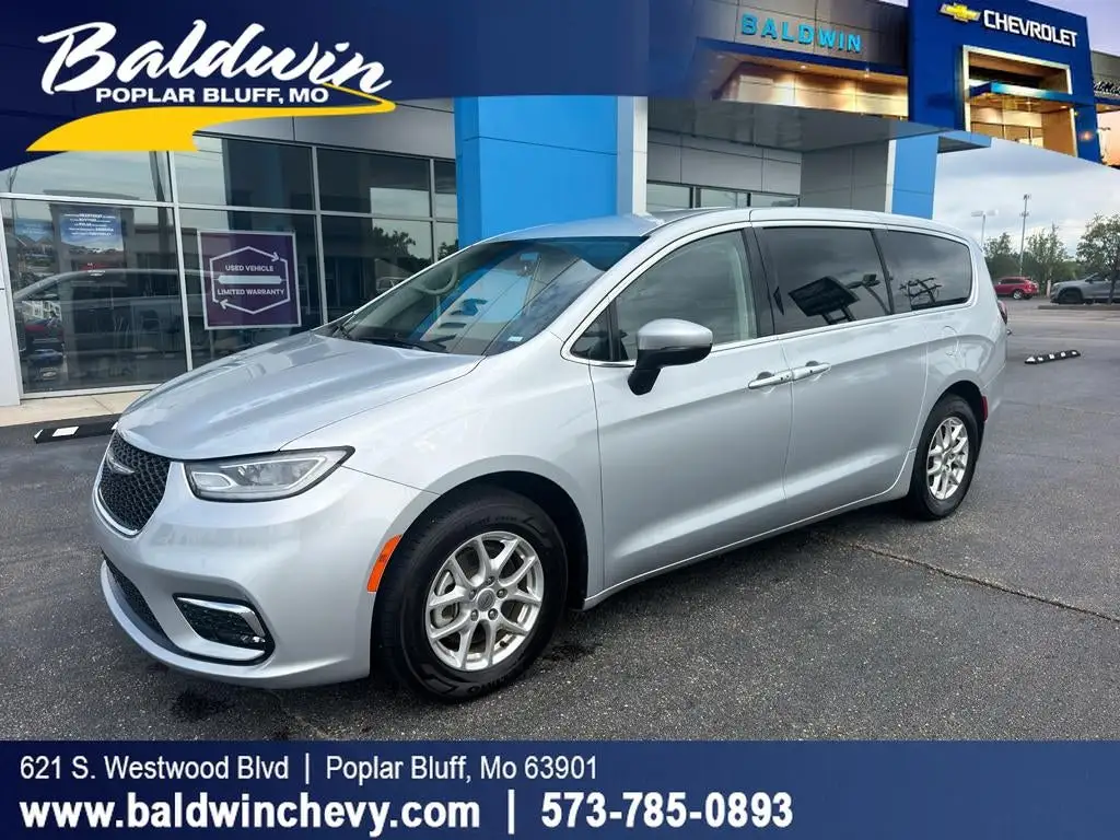 2023 Chrysler Pacifica Touring L photo 1