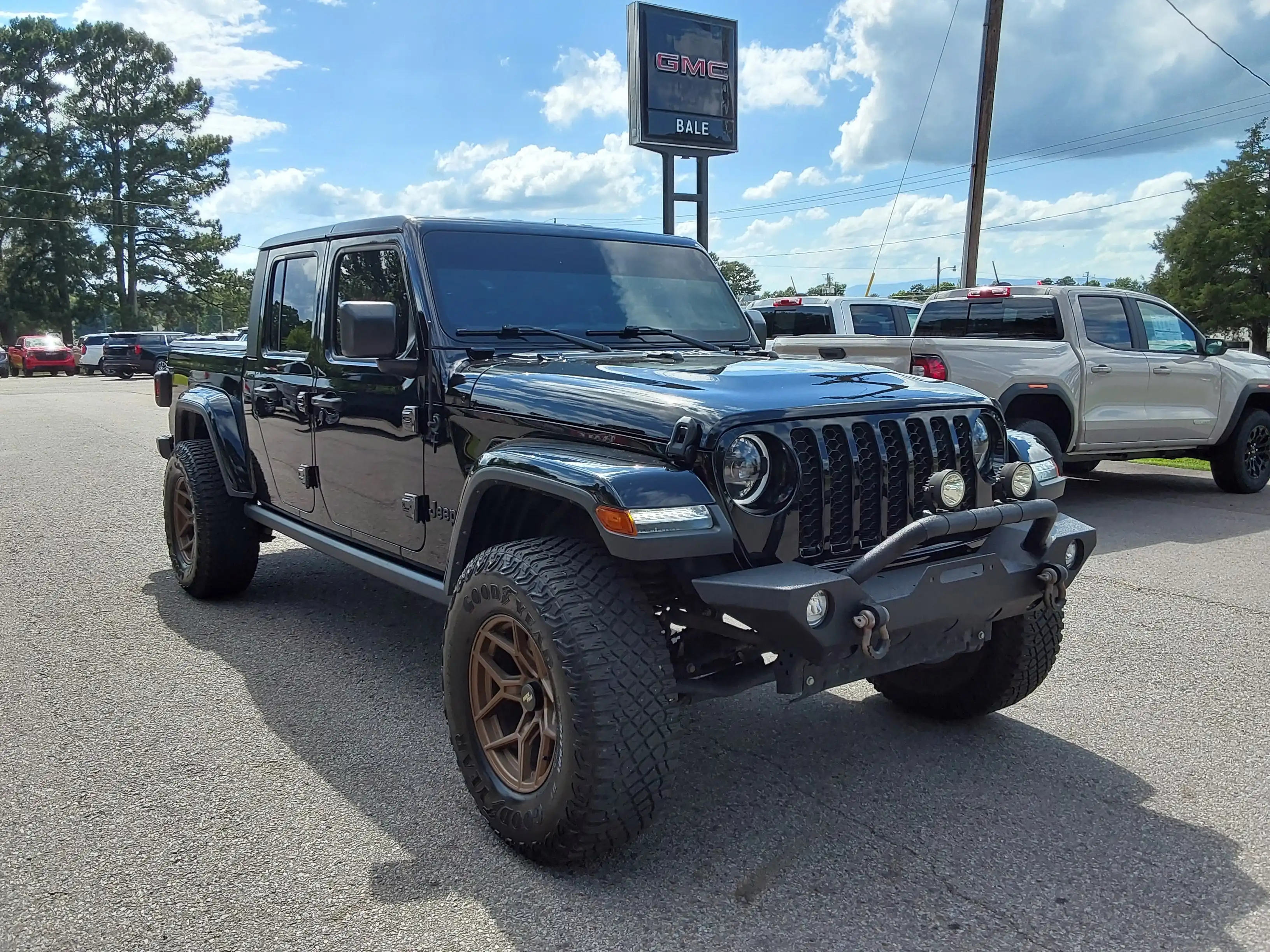 2023 Jeep Gladiator Sport S's photo