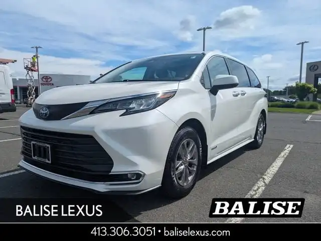 2021 Toyota Sienna XLE 7-Passenger Hybrid AWD's photo