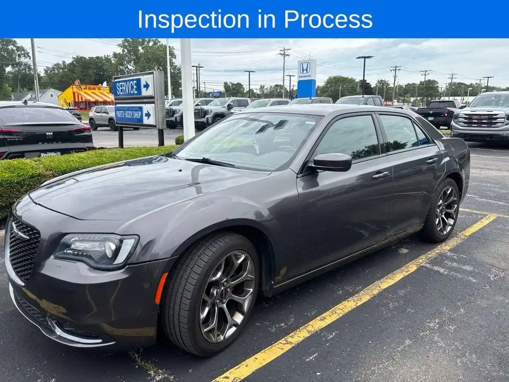 2016 Chrysler 300 S's photo