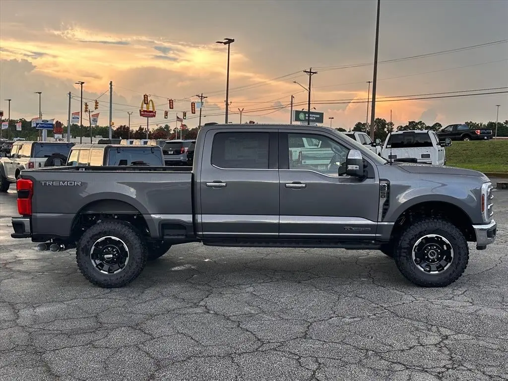 2026 Ford F-250 Lariat 4WD Crew Cab 6-3/4' Box photo 3