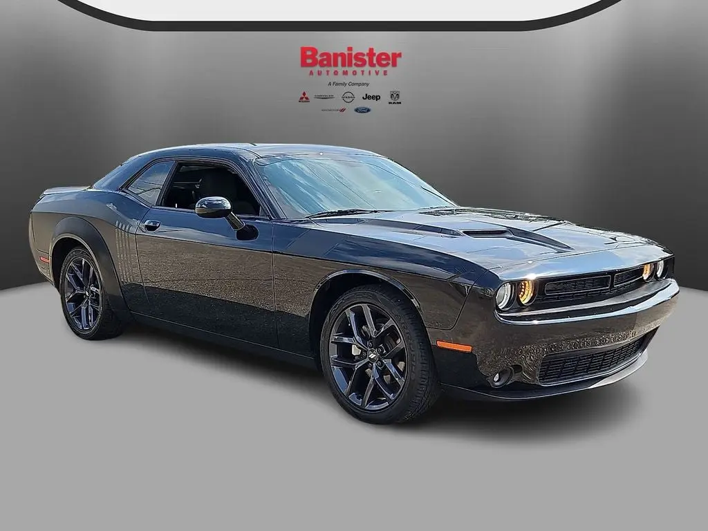2021 Dodge Challenger SXT Auto photo 3
