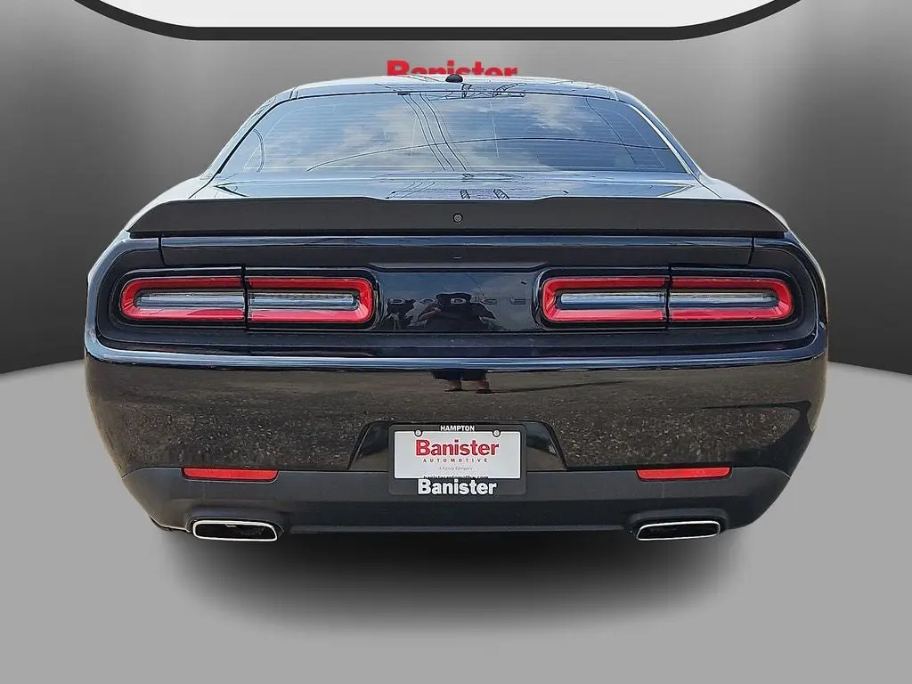 2021 Dodge Challenger SXT Auto photo 5