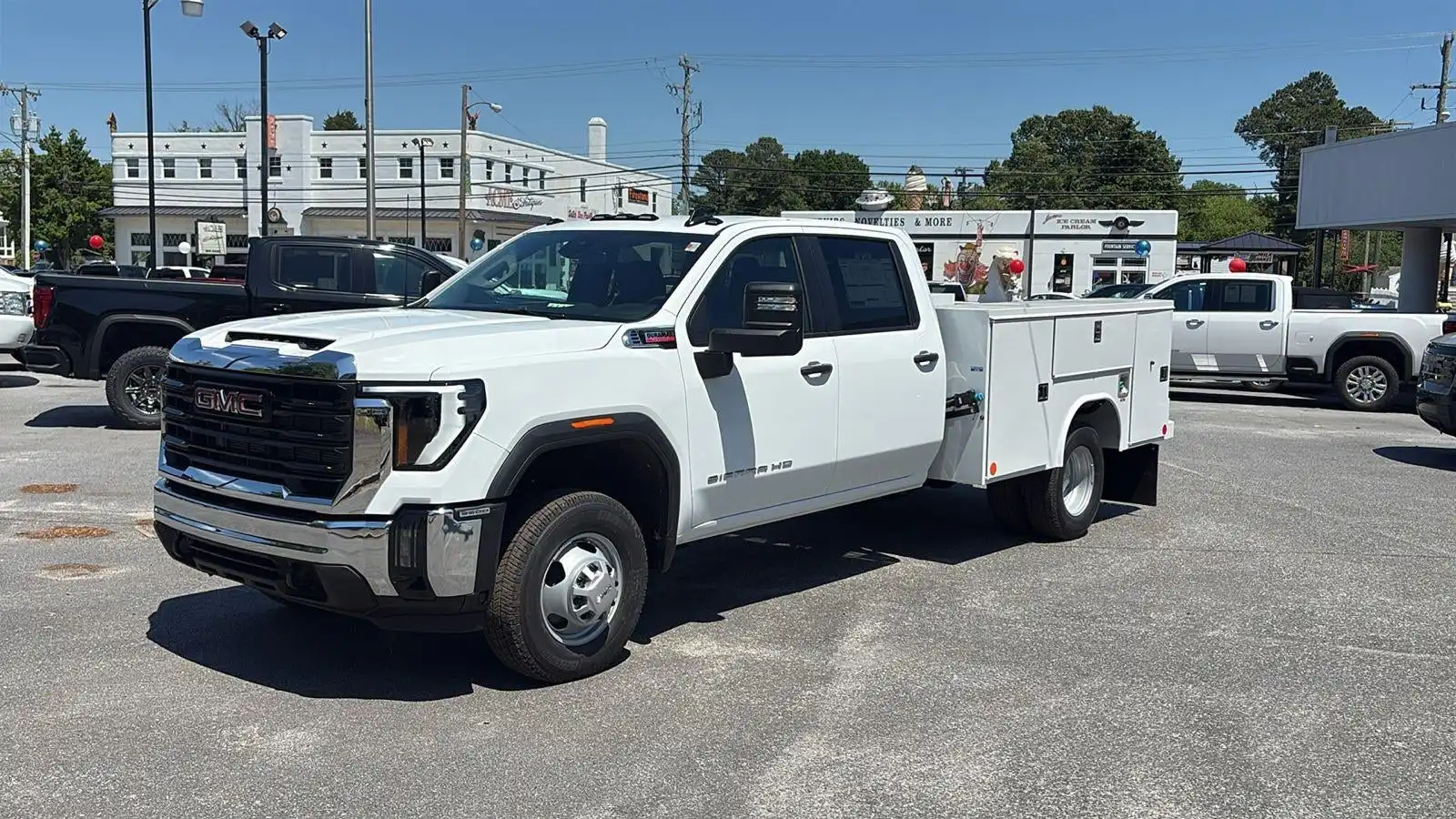 2026 GMC Sierra 4WD Crew Cab Chassis Pro's photo