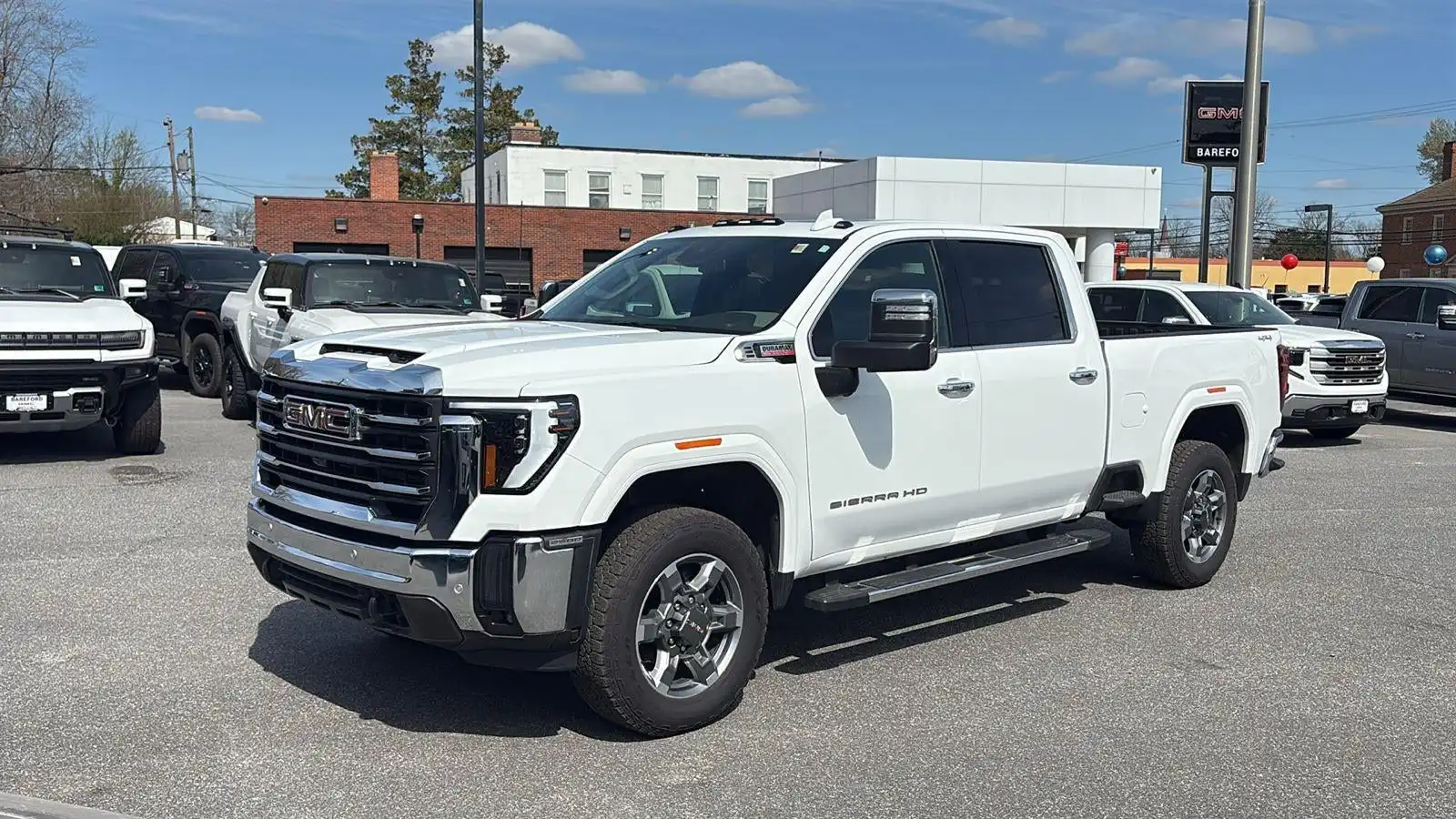 2025 GMC Sierra 4WD Crew Cab Standard Box SLT's photo