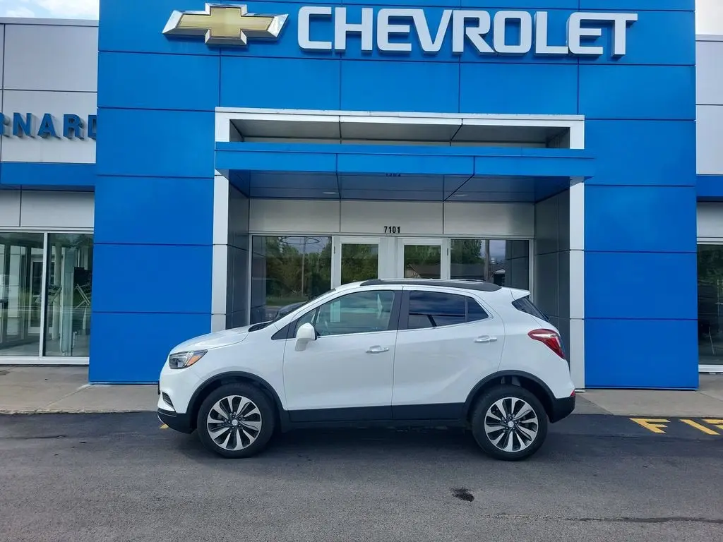 2022 Buick Encore Preferred AWD photo 3