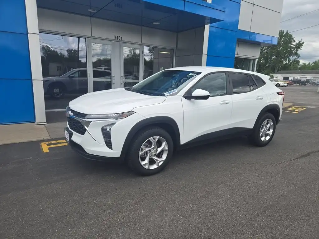 2024 Chevrolet Trax LS's photo
