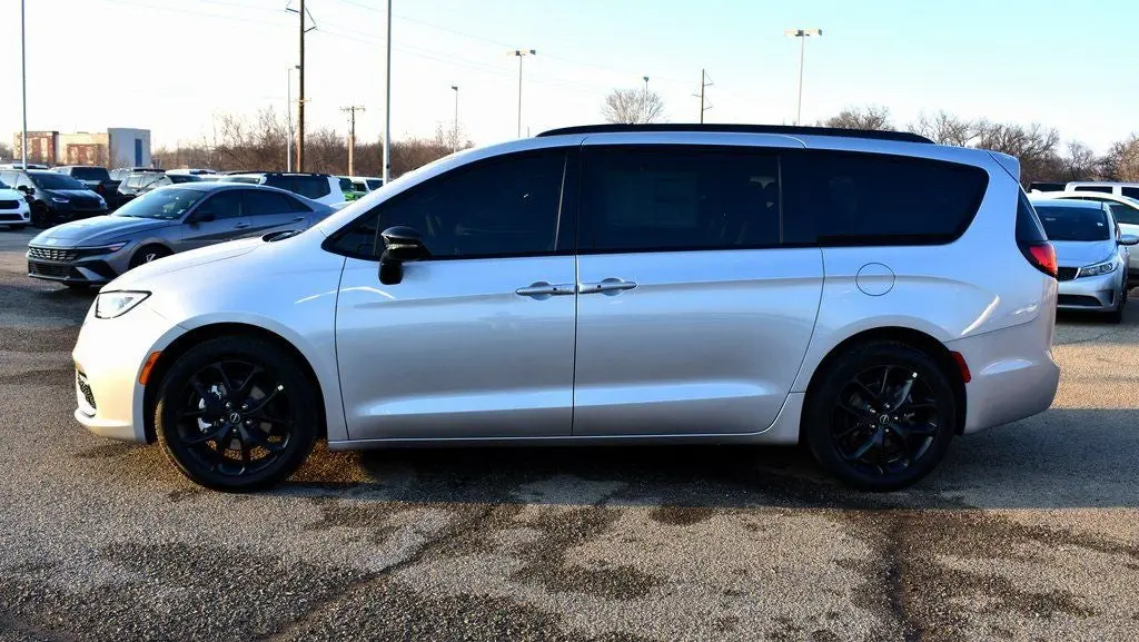 2026 Chrysler Pacifica Select photo 5