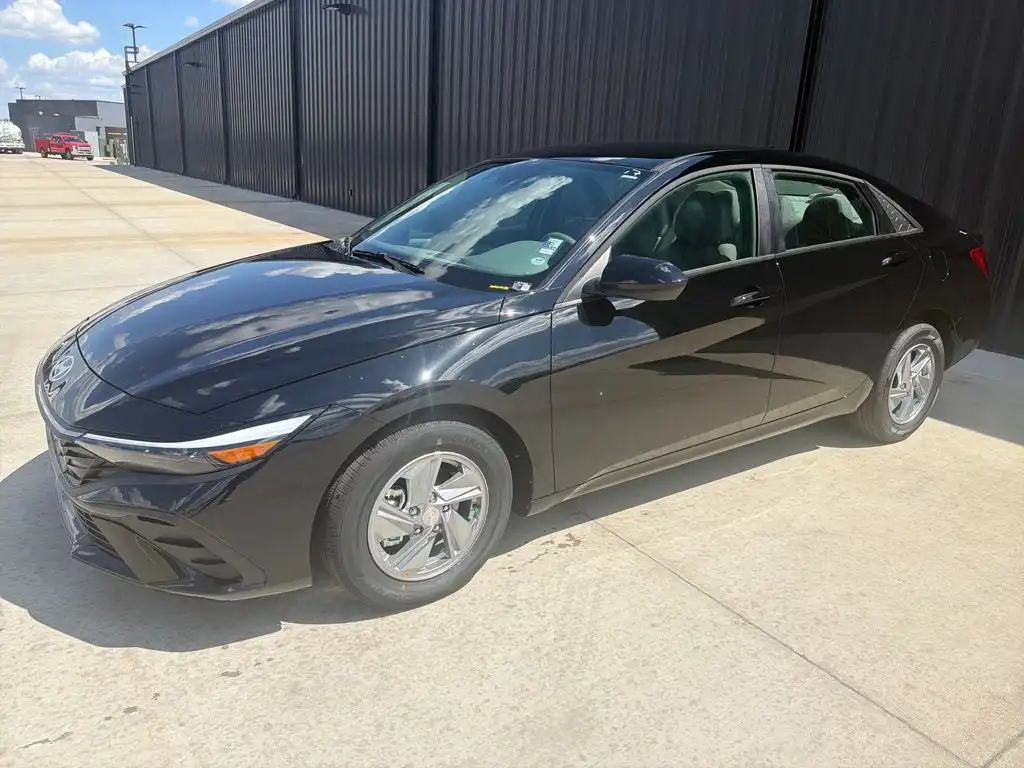 2026 Hyundai Elantra 2.0 SE IVT's photo